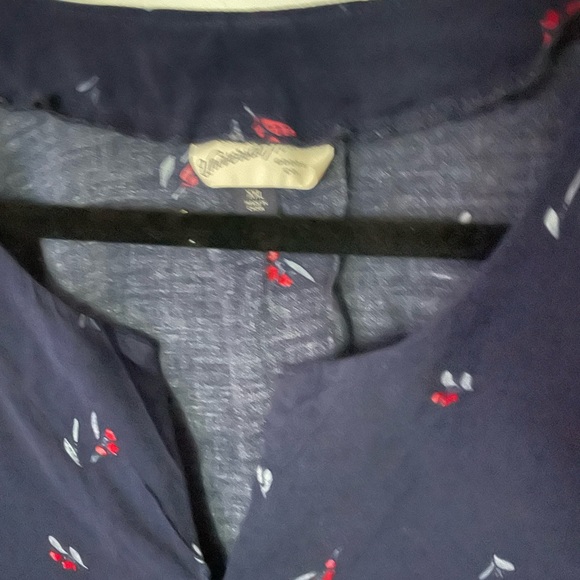 Universal Threads top - Picture 2 of 2